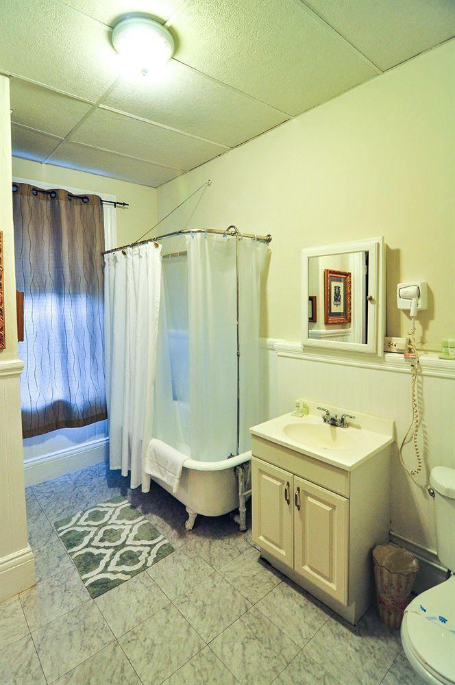 Beacon Inn 1087 Brookline Buitenkant foto