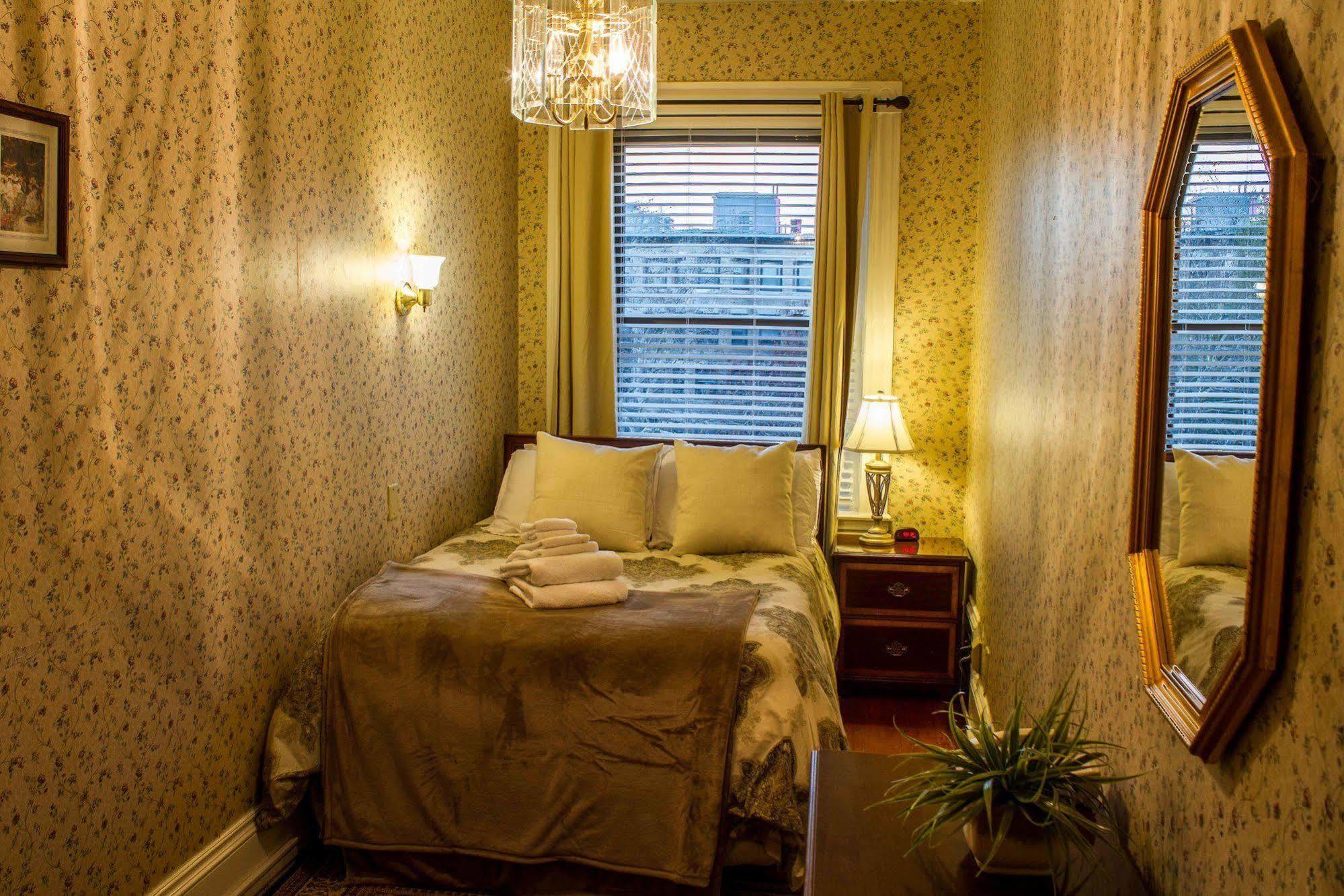 Beacon Inn 1087 Brookline Buitenkant foto